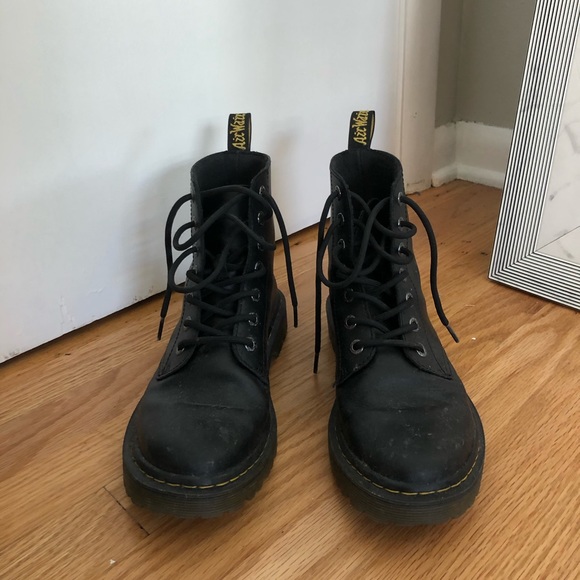 DR MARTEN LUANAS - Picture 1 of 4